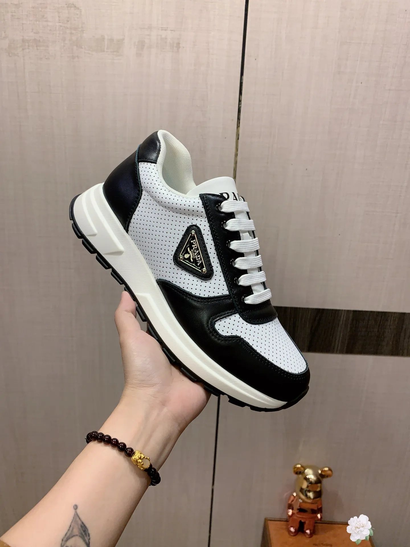 Men's Men's Shoes💰420💰💰🎩🎩[Lightning][Lightning] "PRADA*" The latest and most popular casual shoes, top brand [seduce] luxury~purchase, top~quality. [Strong] The upper is made of imported breathable cowhide with material ➕ breathable sheepskin feet (•) and fine workmanship. The original stylish and stylish soft rubber wear-resistant and non-slip outsole is light and comfortable on the feet. The real thing looks better when photographed. 085: code: 38-44, 3️⃣ colors selected